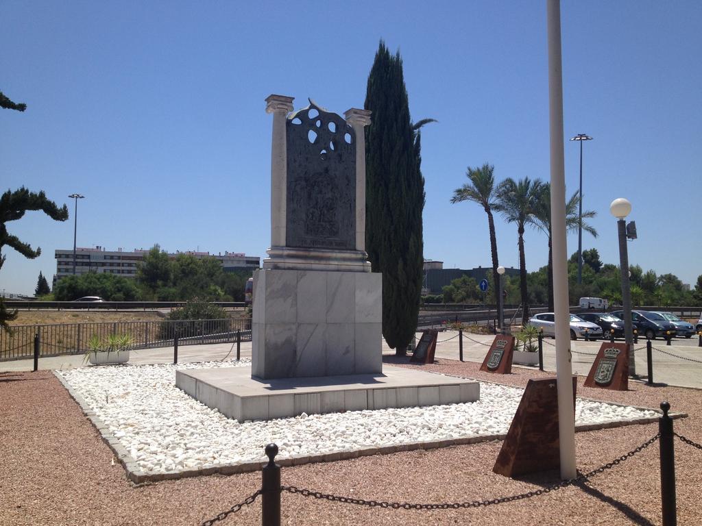 Ibis Budget Sevilla Aeropuerto Экстерьер фото