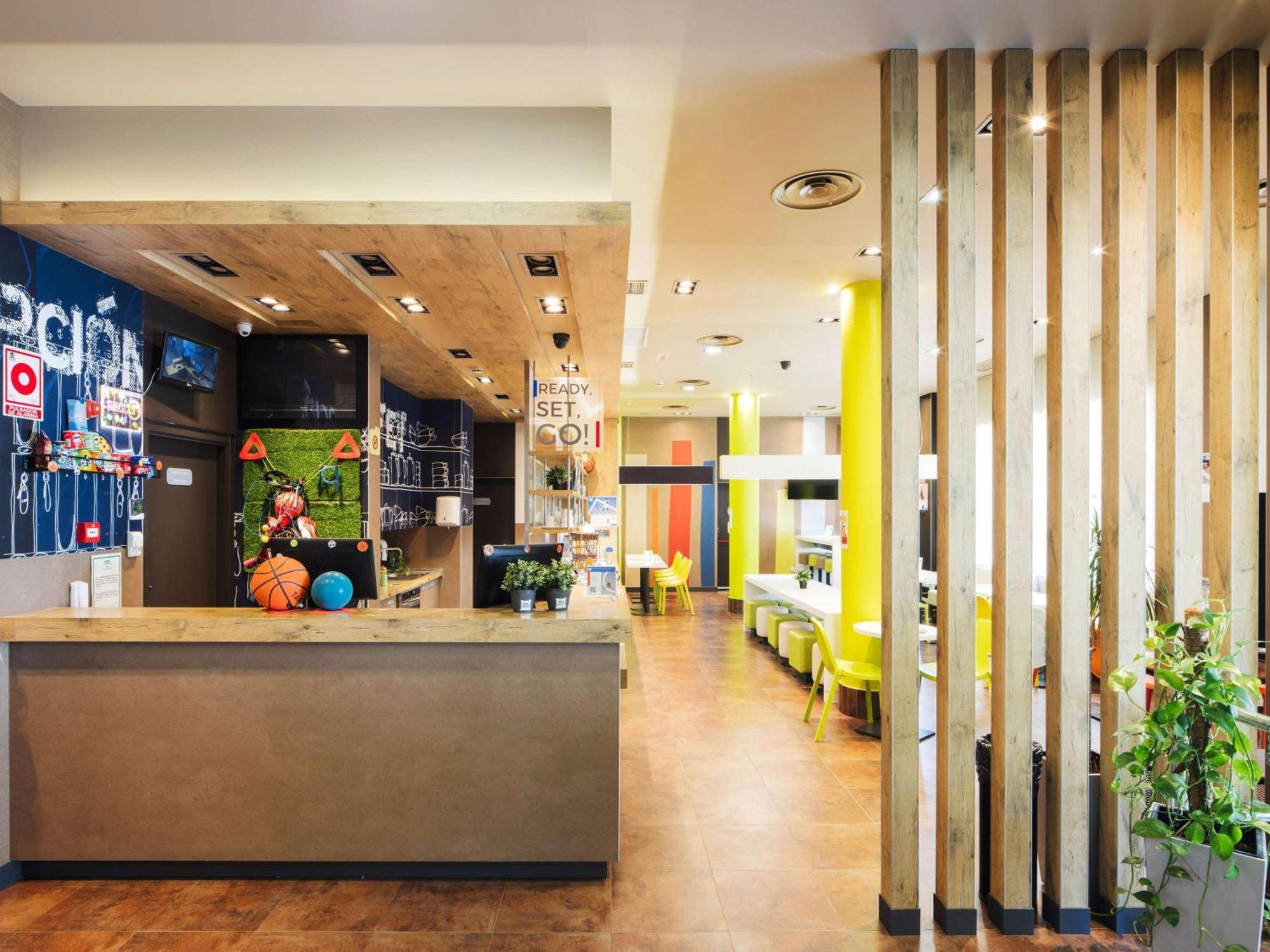 Ibis Budget Sevilla Aeropuerto Экстерьер фото